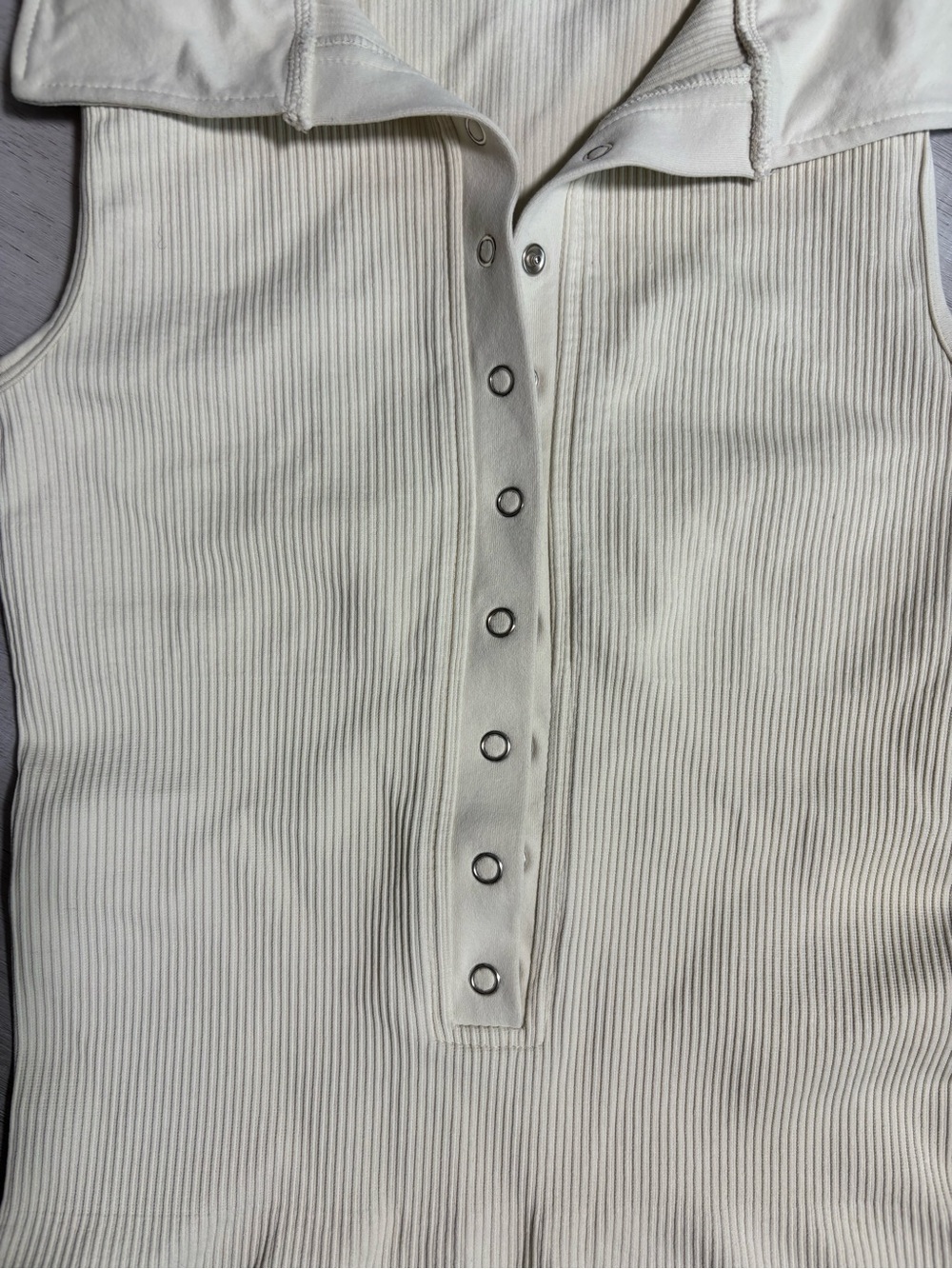 OQQ Ribbed Collared Bodysuit Snap Front Cream Small - Picture 2 of 9